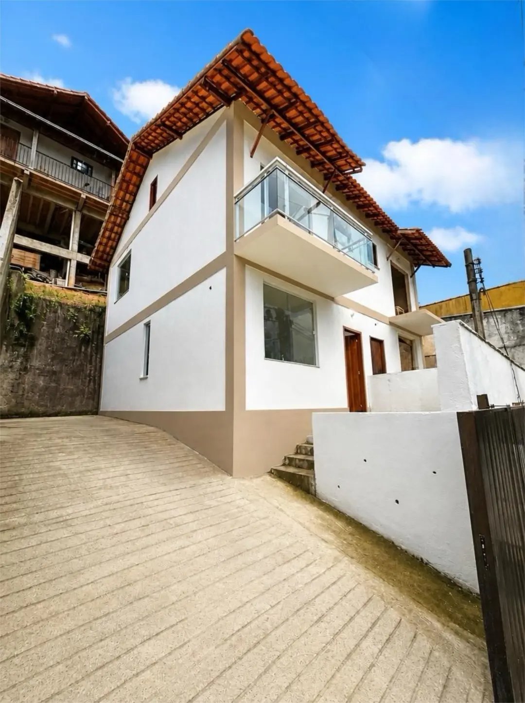 Casa com 2 suítes, 80m2, em Mosela, Petrópolis/RJ